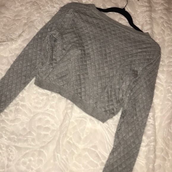 H&M grey cropped quilted sweater - Picture 3 of 4